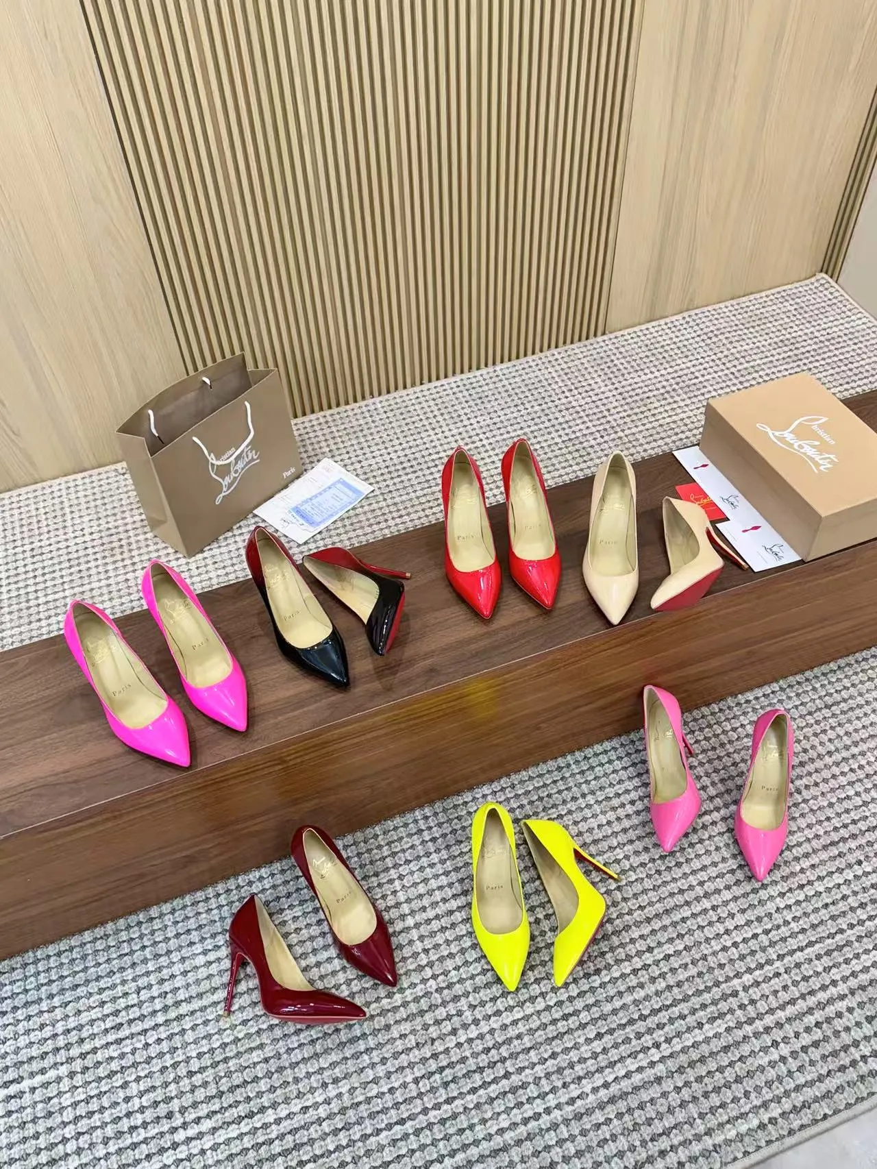 👟👟Ex-factory price 440👟👟 Genuine leather sole +40 Year-round shipment💝Christian Louboutin CL👠 Classic "💎Cow Patent Leather💎Series" noble and luxurious, real blingbling✨ Real materials, all customized by the pattern maker, and the materials are made of original customized materials, achieving the taste of the original 6 color options💍 Upper: imported 👉cow patent leather💪 lining: sheepskin foot pad/lining code number: 34-40.41.42 heel height: two options: 10.5cm and 8.5cm